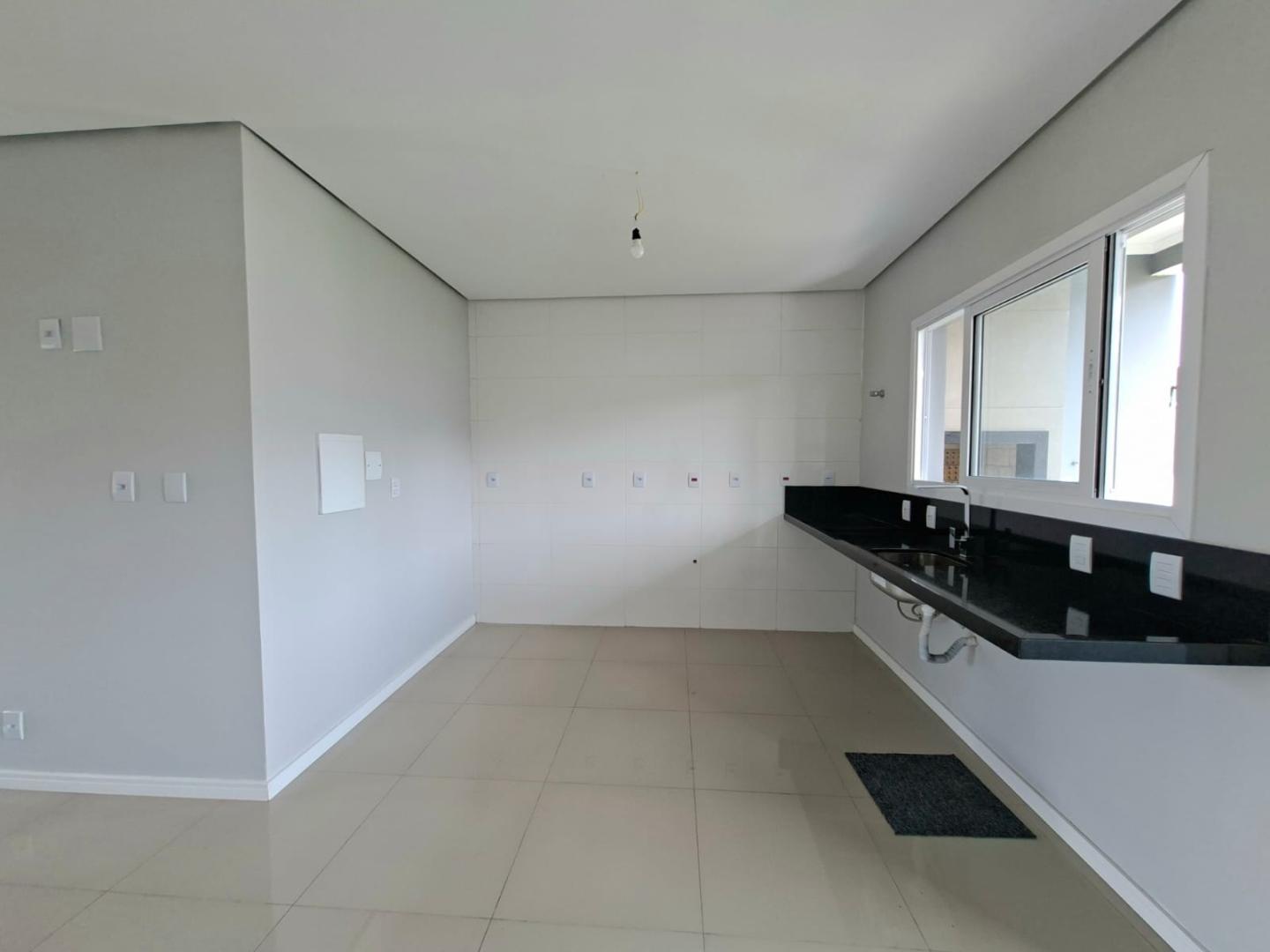 Excelente casa, com 115m² 3 quartos sendo 1 suíte no bairro Aberta dos Morros