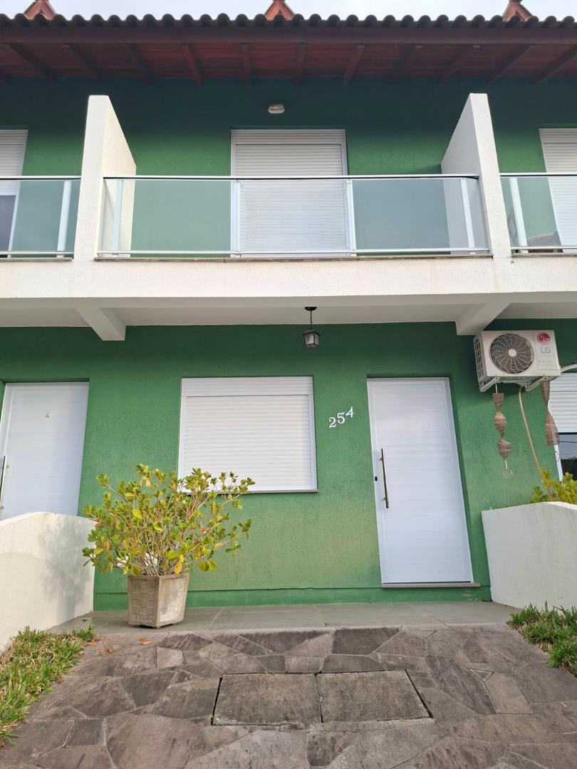 Severo&Rocco vende ótimo sobrado com 2 quartos e 1 vaga de garagem
