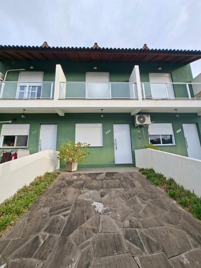 Severo&Rocco vende ótimo sobrado com 2 quartos e 1 vaga de garagem